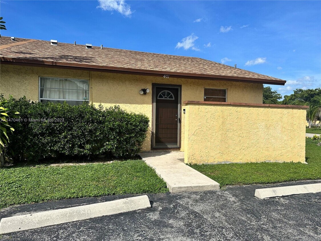 401 NW 43rd St, Deerfield Beach, FL 33064 Townhome Rentals in