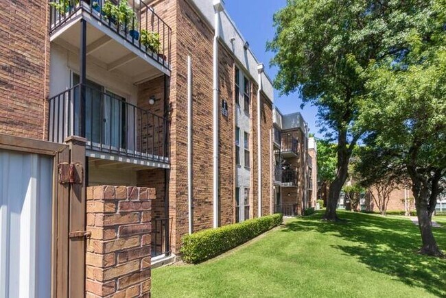 Foto del edificio - 5959 E NW Hwy