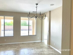 Building Photo - 8206 S 22nd Ln