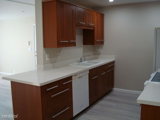 Building Photo - 1 br, 1 bath Condo - 3200 Cathedral Canyon...
