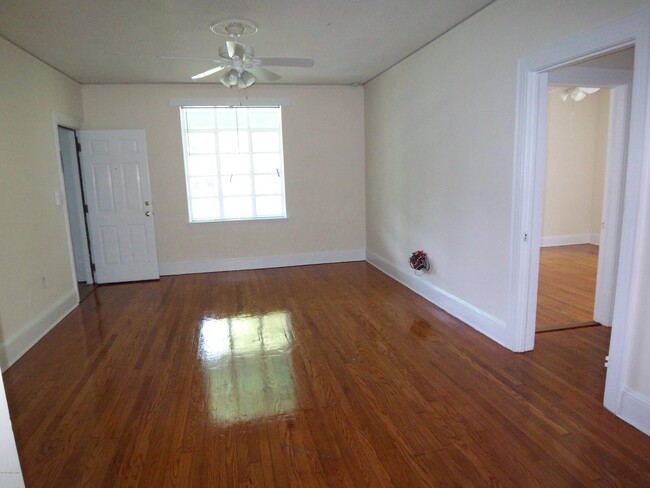 Foto del edificio - 703 E 5th St