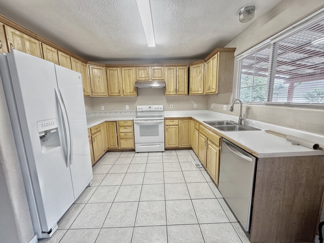 Foto principal - 2132 Fairplay St