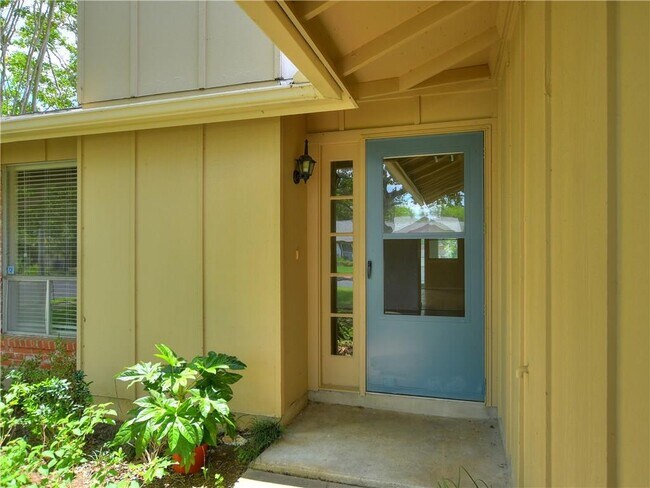 Building Photo - 4601 Gray Fox Dr