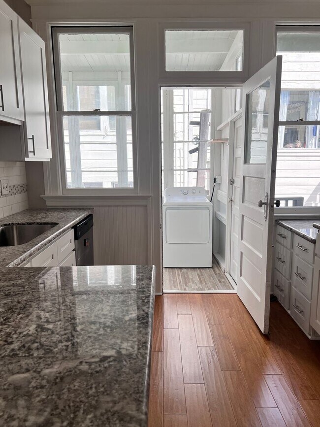 Foto del edificio - 2BR/1BA North Beach Renovated GEM! Parking...