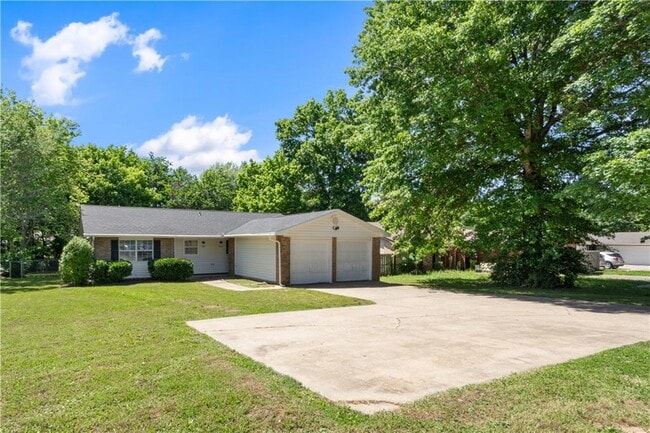 Building Photo - 3023 N Old Missouri Rd