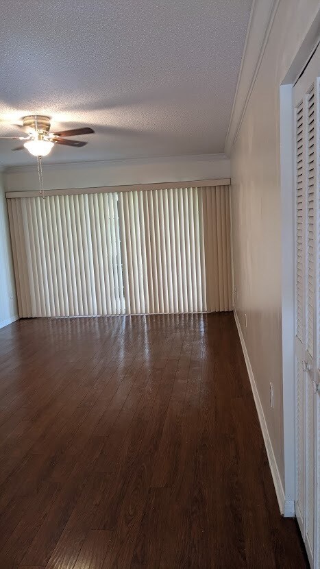 Foto del edificio - 3373 S Royal Oaks Dr