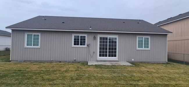 Building Photo - 1701 Guernsey St