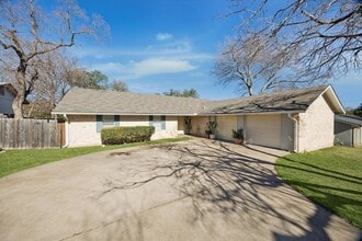 Building Photo - 908 Kirschner Pl