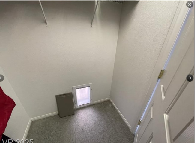 Building Photo - 1393 W Glassy Pond Ave