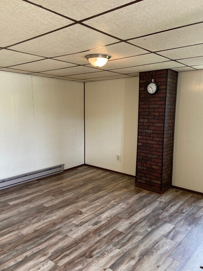 Building Photo - 611 Jay St