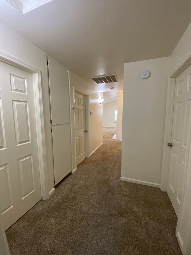 Foto del edificio - NW Visalia Home available now!