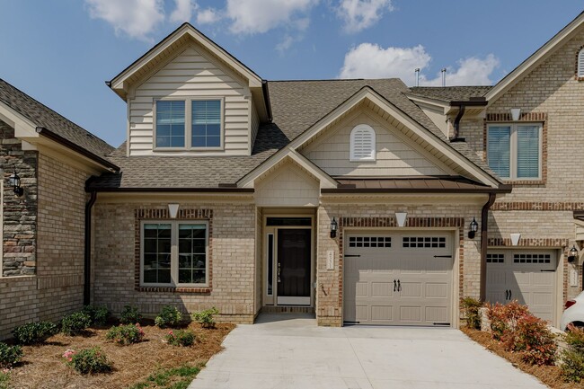 Foto del edificio - Brand new Luxurious 3 bedroom 3 bath + LOF...