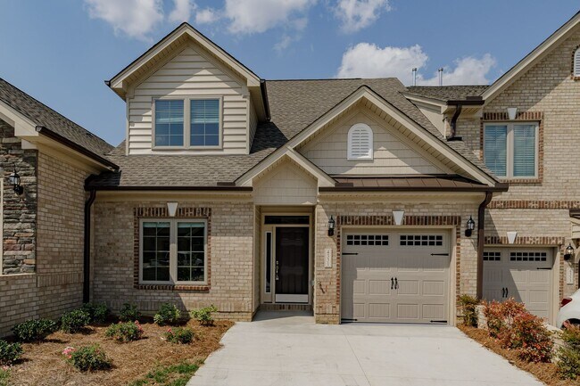 Foto del edificio - Brand new Luxurious 3 bedroom 3 bath + LOFT townhouse in Stone Gate community High Point. Master ...