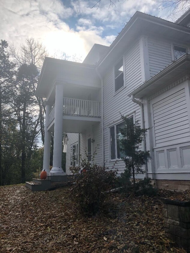 Front elevation - 3071 Fond Du Lac Rd