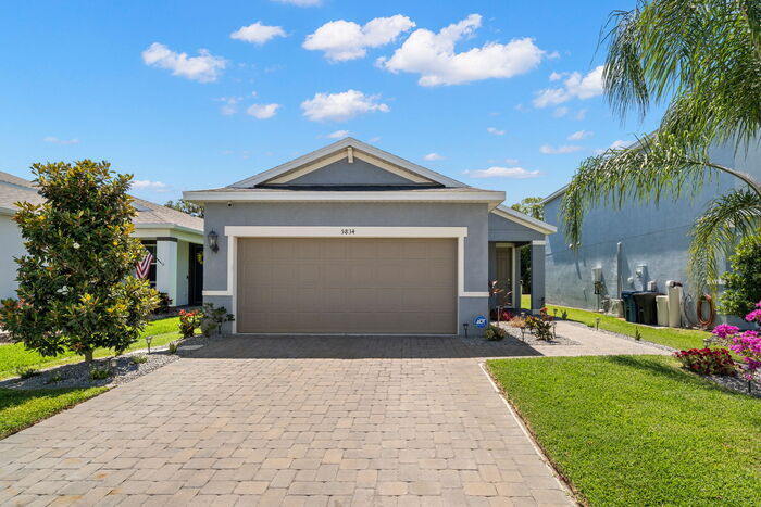 Primary Photo - Beautiful Home For Rent in Eaves Bend!