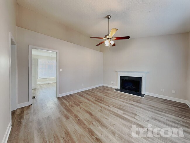 Foto del edificio - 812 Danley Ln