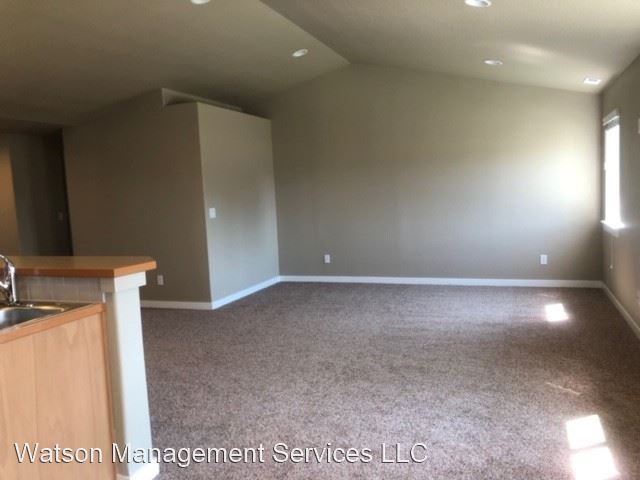 Building Photo - 3 br, 2 bath House - 586 SE Derby St