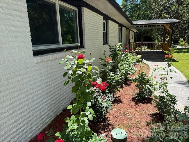 Foto del edificio - 3215 Waxhaw Hwy