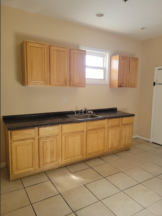 Eat in kitchen - 422 S 7th St