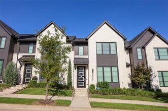 Building Photo - 6309 Rover Ln