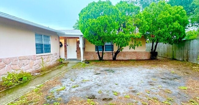 Building Photo - 972 San Christopher Dr