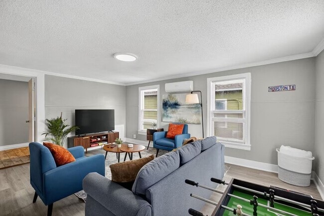 Photo - 1401 Collier St Apartment