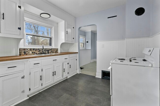 Foto del edificio - 906 Harrow Rd