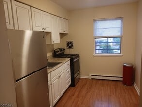 Building Photo - 48 Gates Ave