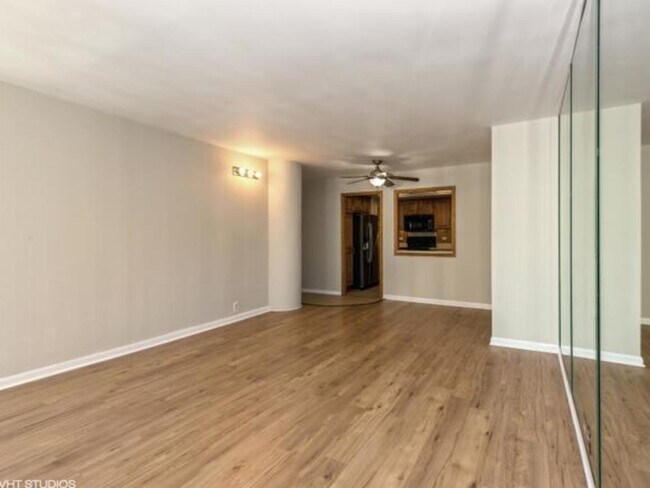 Foto del edificio - 155 N Harbor Dr
