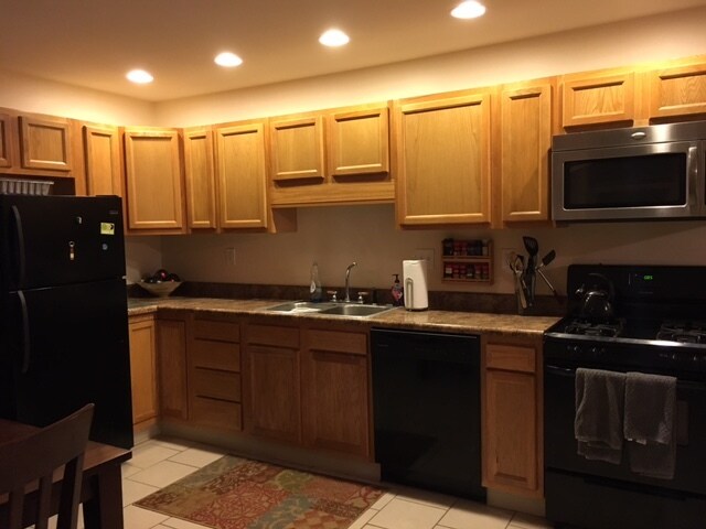 kitchen - 2306 E Carson St