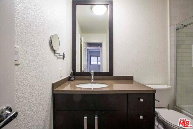 Foto del edificio - 141 S Clark Dr