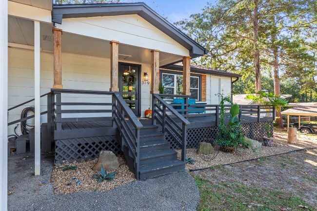 Foto del edificio - 319 Hideaway Lane Central