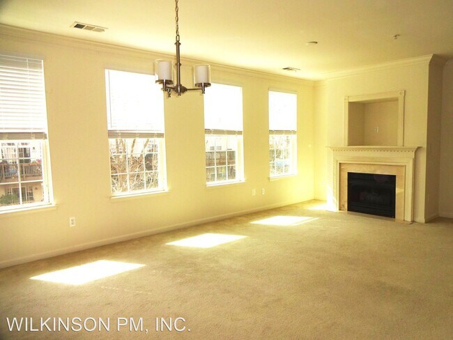 Building Photo - 4950 Brenman Park Dr