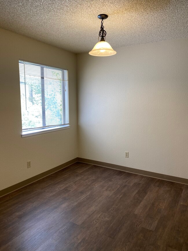 Building Photo - 3424 Vintage Dr