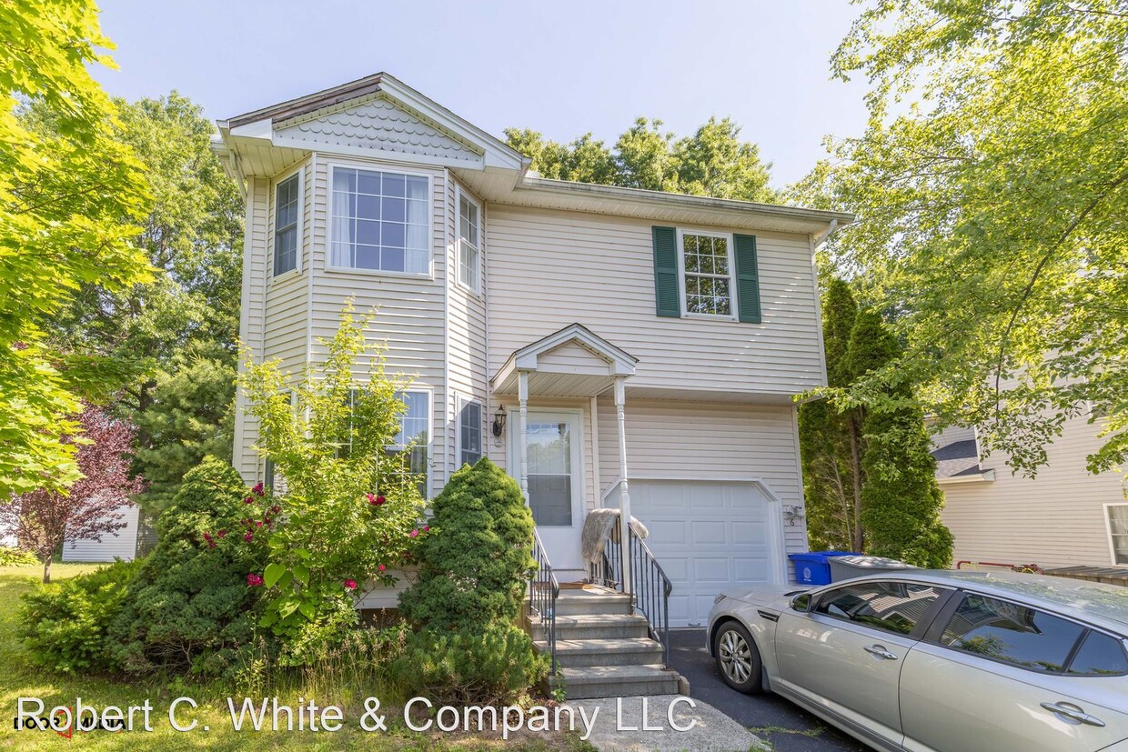 Primary Photo - 3 br, 1.5 bath House - 6 Pheasant Hill Drive