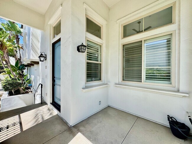Foto del edificio - Beautifully Remodel Townhouse with AC & Two Car Garage!