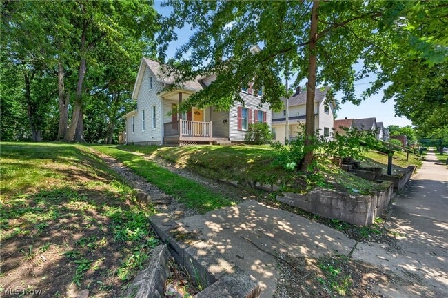 Building Photo - 505 Brown St