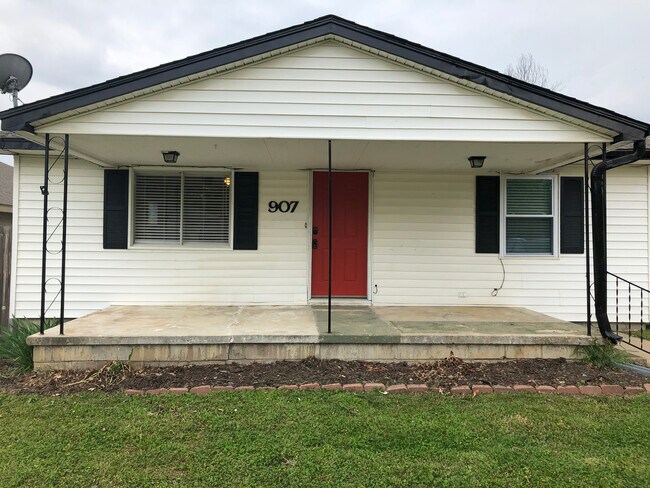 ¡Próximamente! Estará disponible antes del 1/4. - 907 N Osage Ave