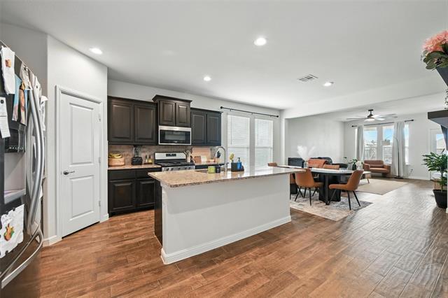 Foto del edificio - 3443 Eloise Ln