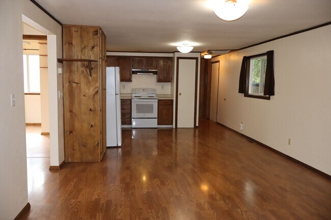 Foto del edificio - Beautifully Maintained Home with Space, St...