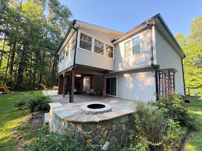 Foto del edificio - Spacious Multi-Generational Home on 3 Acre...
