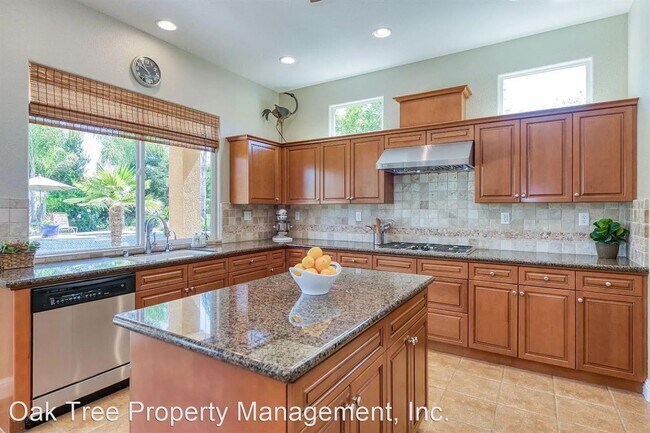 Foto del edificio - 4 br, 3.5 bath House - 3381 Serena Avenue