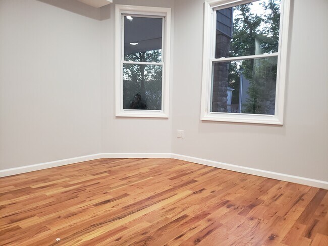 Foto del edificio - 642 Delafield Ave