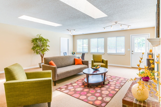 Building Photo - Davidson Apartment Homes