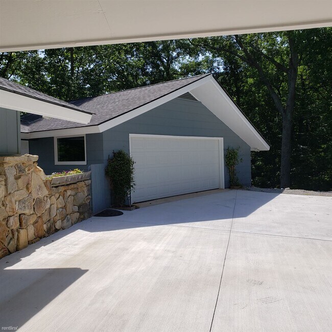 Building Photo - 3 br, 3.5 bath House - 416 De Armond Rd