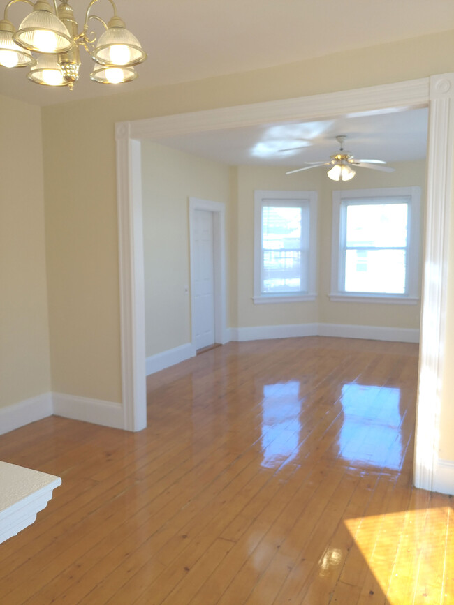 Building Photo - 97 Barrows St
