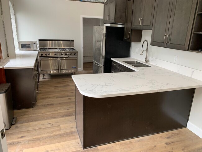 Kitchen - Shared - 1409 W 11th St