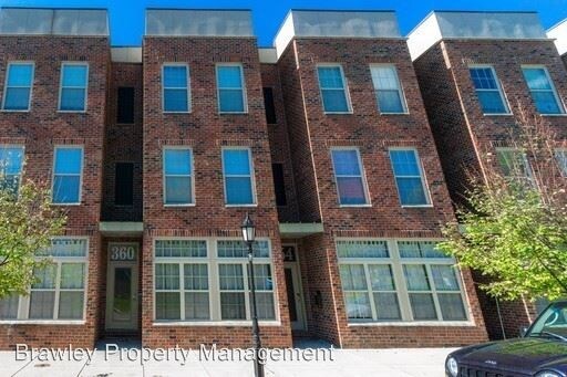 Primary Photo - 366 S Washington St