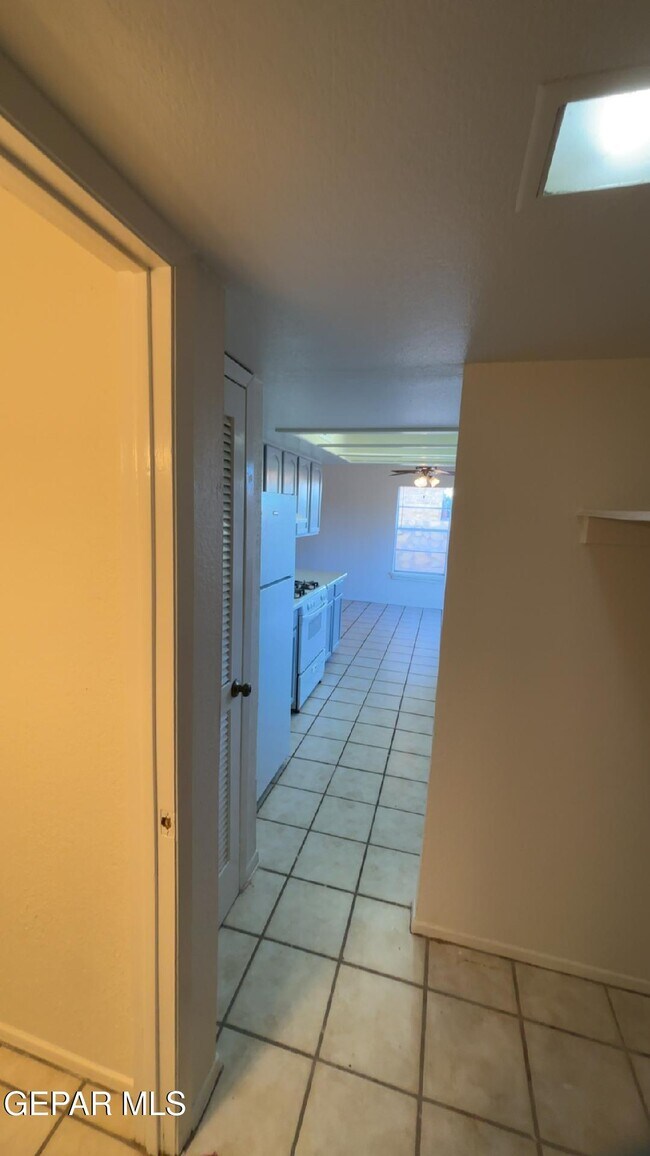 Building Photo - 10905 Bob Stone Dr