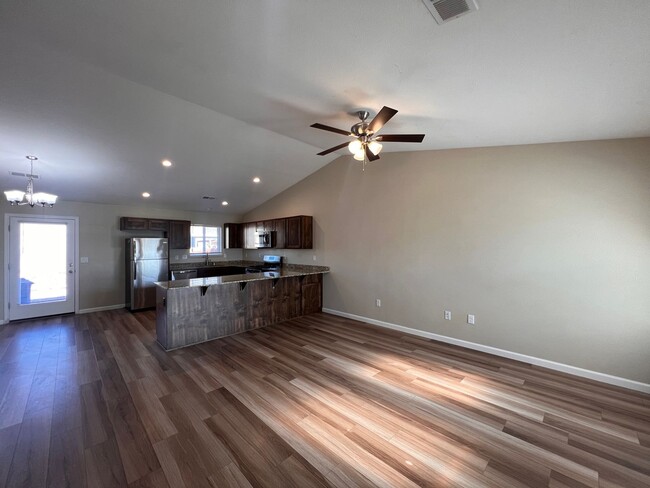 Building Photo - 4 Bedroom 2 Bathroom Fallon Home